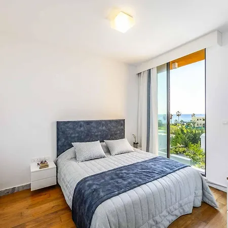Laurus 6 * Paphos